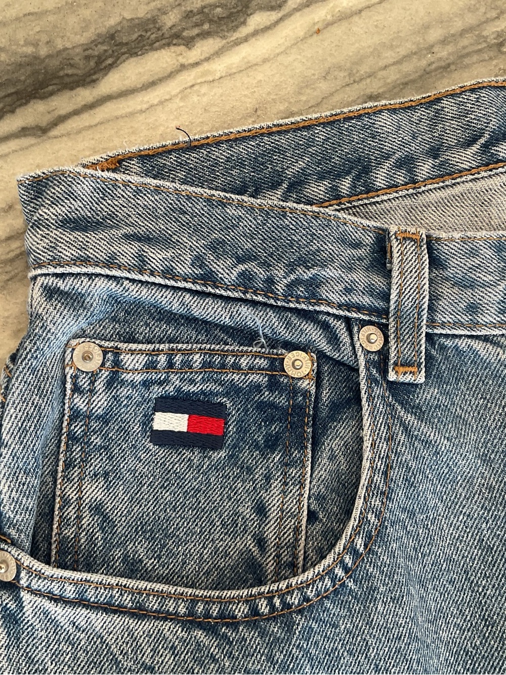 Tommy Hilfiger Light Wash Relaxed Jeans - Picture 3 of 11